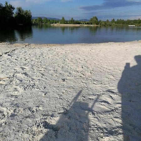 Ferienwohnung Schuhmann Mit Wintergarten Und Garten Therme Aquapulco Und Ikuna Erlebnispark, Zoo Schmiding 20 Min Mit Auto Entfernt Ab 3 Naechte Buchbar Hinzenbach Exterior foto