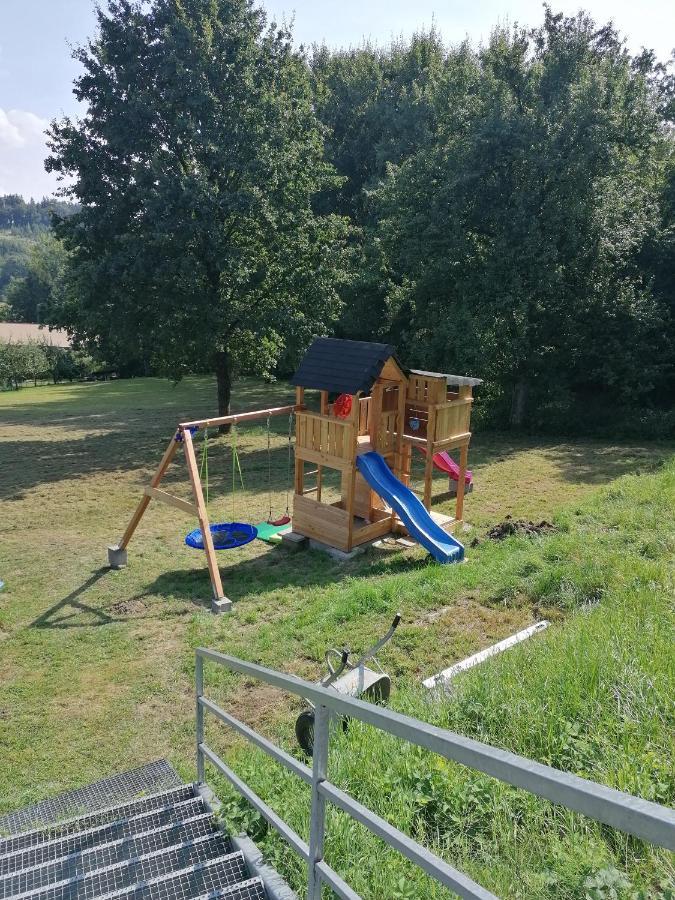 Ferienwohnung Schuhmann Mit Wintergarten Und Garten Therme Aquapulco Und Ikuna Erlebnispark, Zoo Schmiding 20 Min Mit Auto Entfernt Ab 3 Naechte Buchbar Hinzenbach Exterior foto