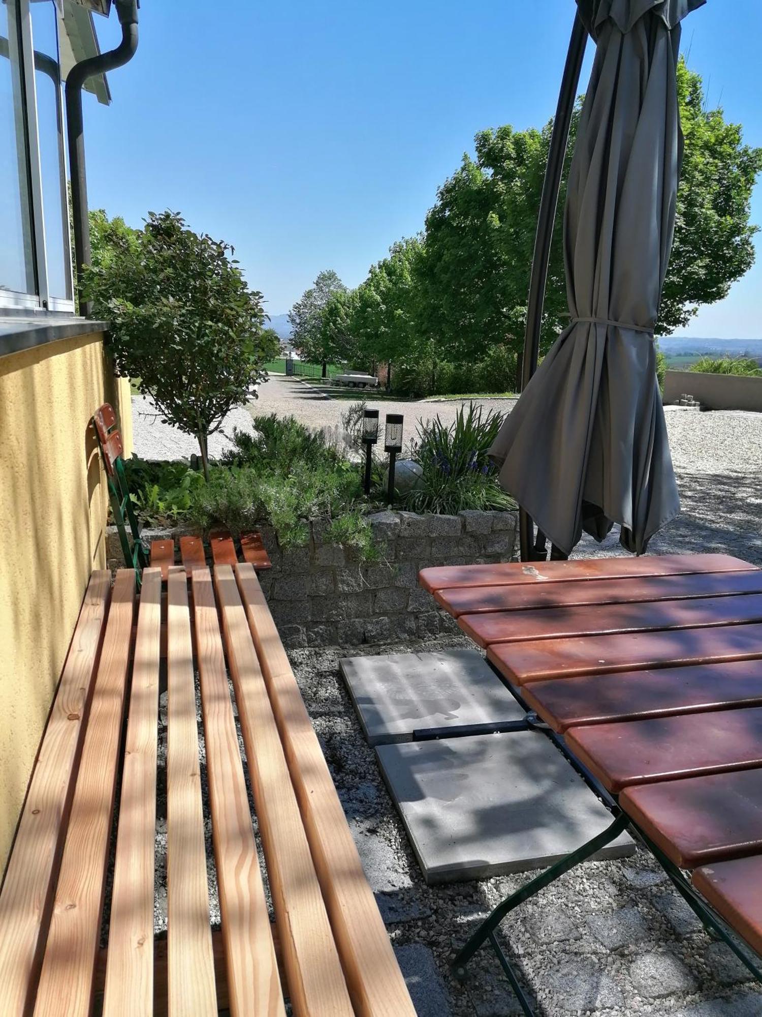 Ferienwohnung Schuhmann Mit Wintergarten Und Garten Therme Aquapulco Und Ikuna Erlebnispark, Zoo Schmiding 20 Min Mit Auto Entfernt Ab 3 Naechte Buchbar Hinzenbach Exterior foto