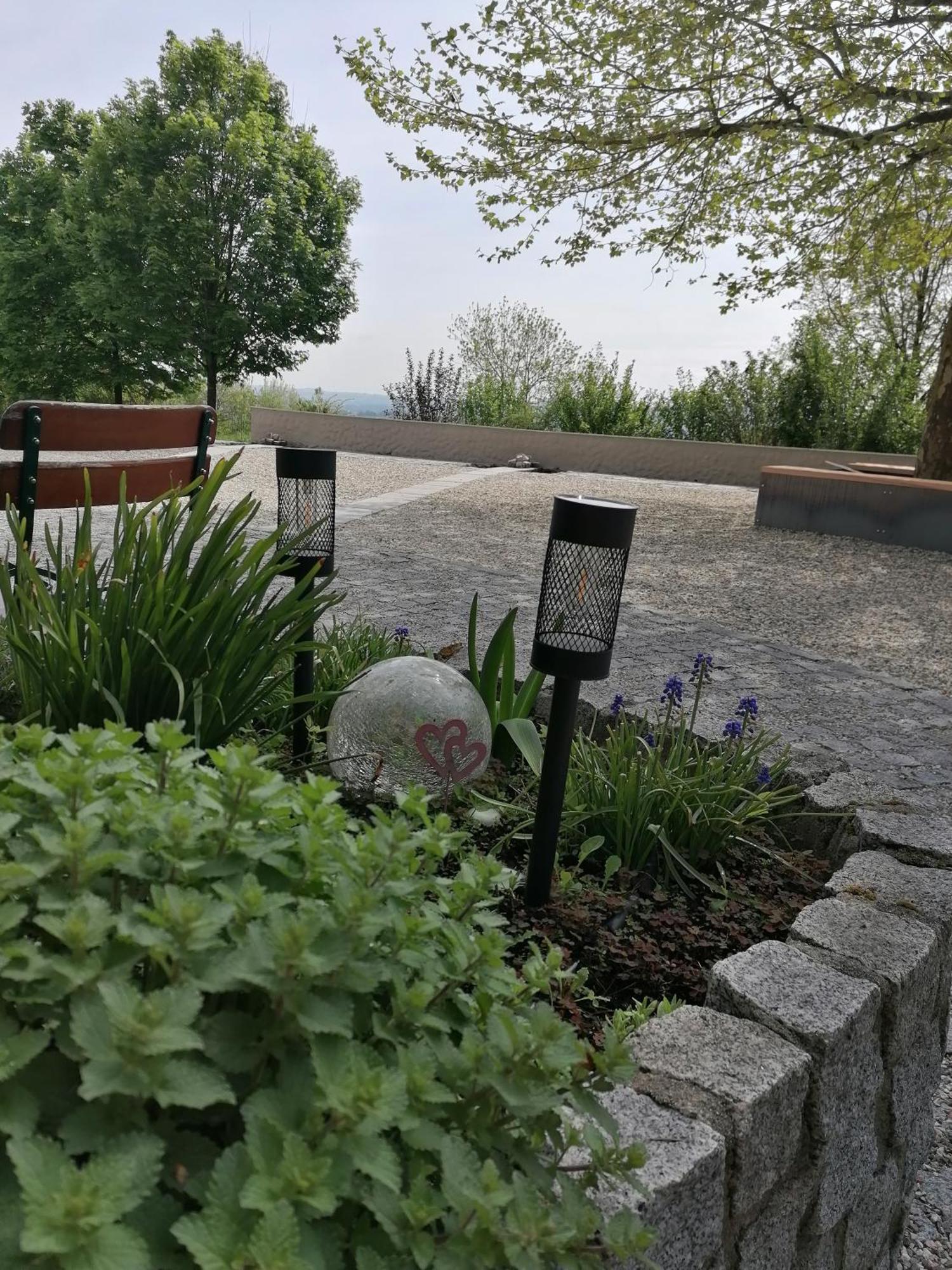 Ferienwohnung Schuhmann Mit Wintergarten Und Garten Therme Aquapulco Und Ikuna Erlebnispark, Zoo Schmiding 20 Min Mit Auto Entfernt Ab 3 Naechte Buchbar Hinzenbach Exterior foto